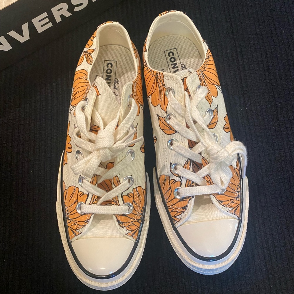 Converse Chuck Taylor low sunflower NWB